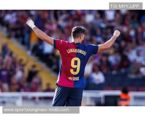 克里斯托弗诺兰现身酋长球场身披阿森纳围巾引发球迷热议