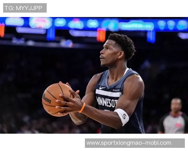 兰德尔表现平平14投仅5中贡献13分3篮板11助攻三分球命中率不佳