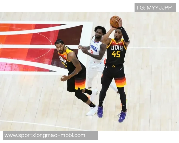 米切尔半场三分火力全开5投5中轻松拿下15分助球队争胜